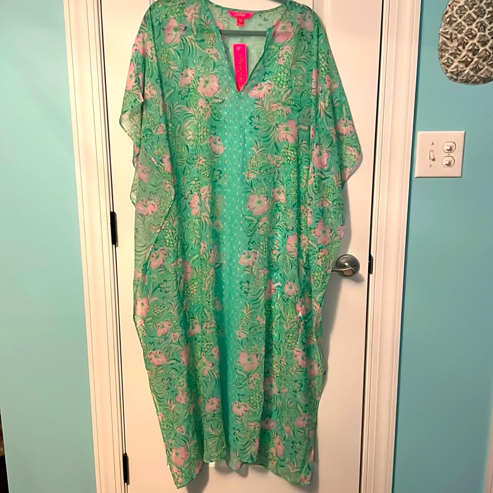 New with tags Lilly Pulitzer swim coverup. Size S/M. Print is Oh Diamond Girl.